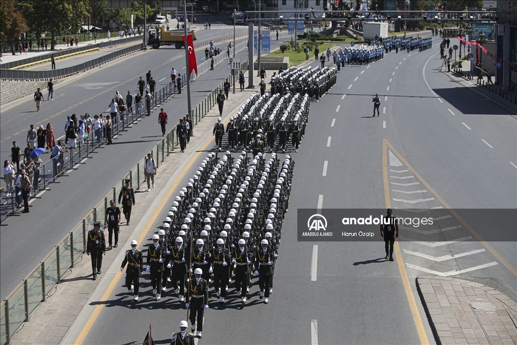 Başkentte 30 Ağustos Zafer Bayramı kapsamında resmi geçit töreni düzenlendi