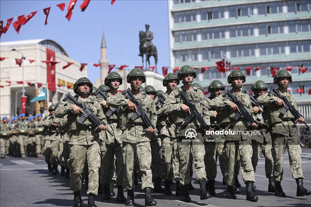 Başkentte 30 Ağustos Zafer Bayramı kapsamında resmi geçit töreni düzenlendi