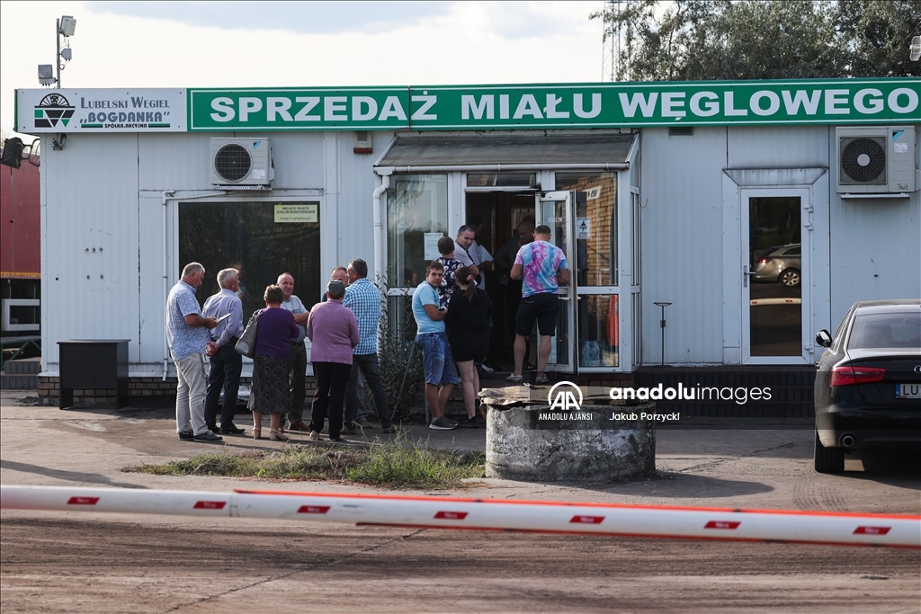 Polonya'da kış öncesi kömür madenlerinde kuyruk oluştu