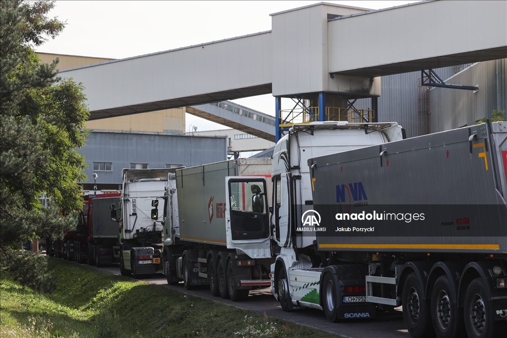 Polonya'da kış öncesi kömür madenlerinde kuyruk oluştu