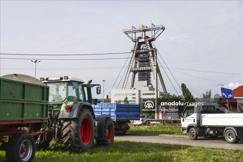 Polonya'da kış öncesi kömür madenlerinde kuyruk oluştu