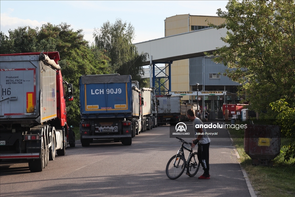 Polonya'da kış öncesi kömür madenlerinde kuyruk oluştu