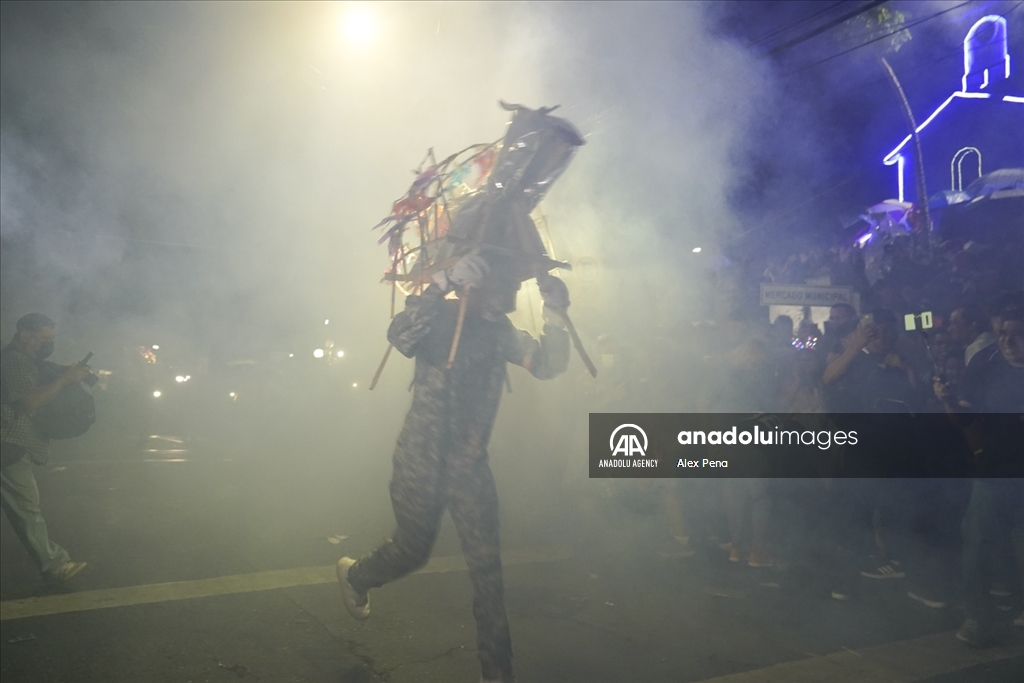El festival de las Bolas de Fuego en El Salvador