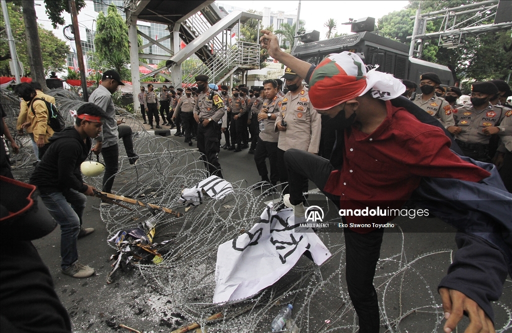 Demonstrasi terhadap rencana pemerintah untuk memotong subsidi BBM di Jakarta