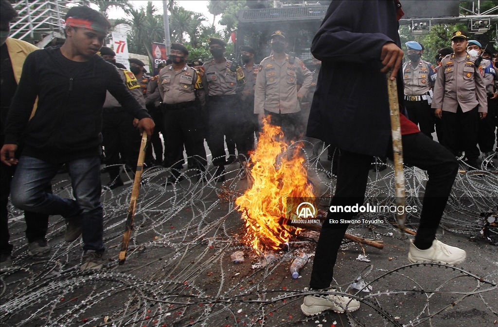 Demonstrasi terhadap rencana pemerintah untuk memotong subsidi BBM di Jakarta
