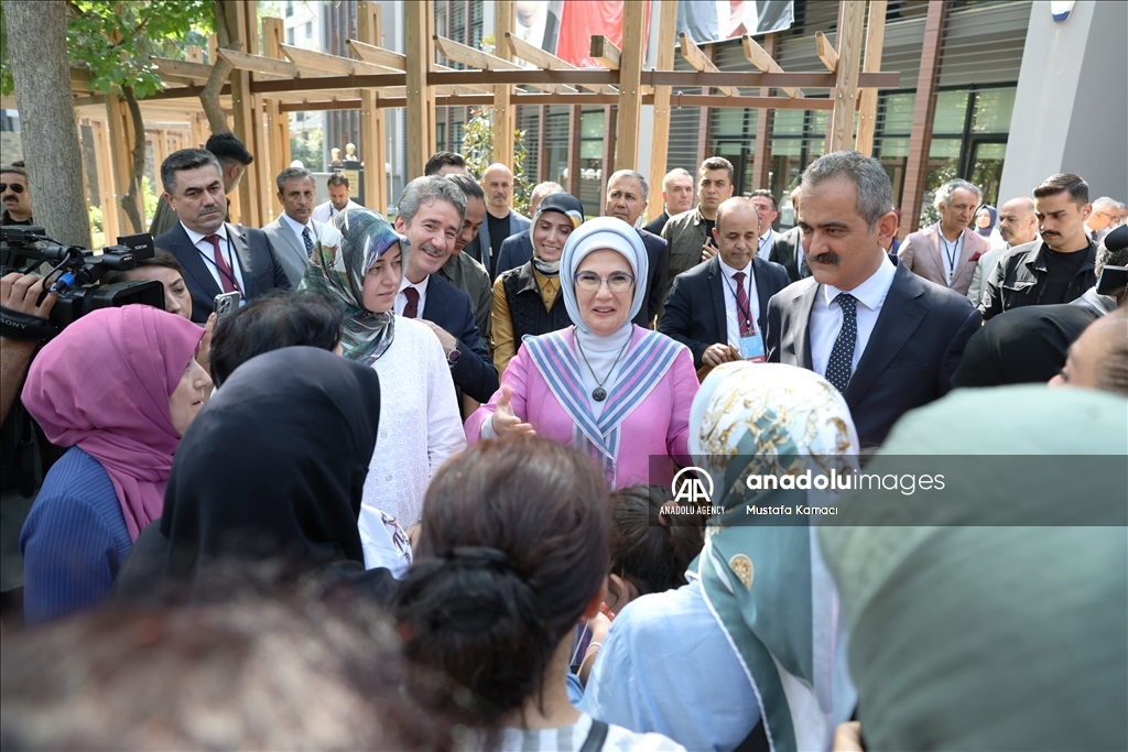 أمينة أردوغان تفتتح أول مركز تدريب لذوي الإعاقة في تركيا