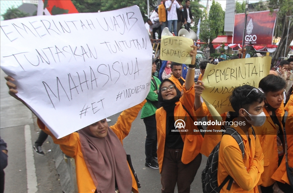 Demonstrasi terhadap rencana pemerintah untuk memotong subsidi BBM di Jakarta