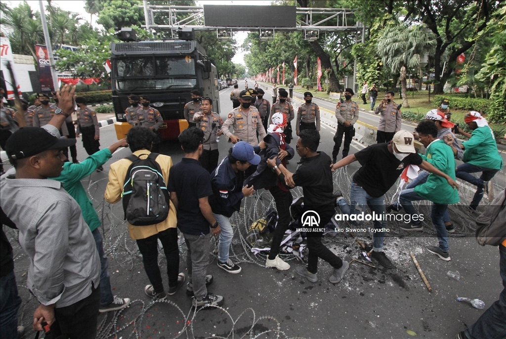 Demonstrasi terhadap rencana pemerintah untuk memotong subsidi BBM di Jakarta