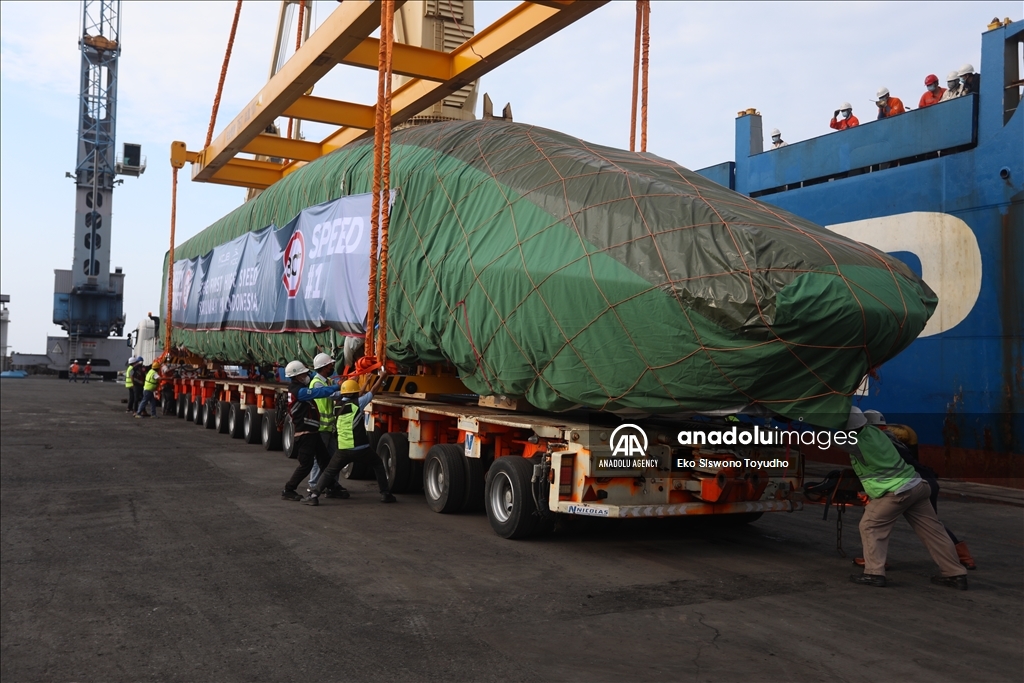 Kereta cepat buatan China tiba di Pelabuhan Tanjung Priok