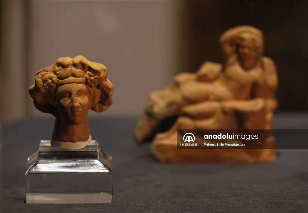 İzmir Arkeoloji Müzesinde Dionysos'a adanan eserler sergilenmeye başlandı