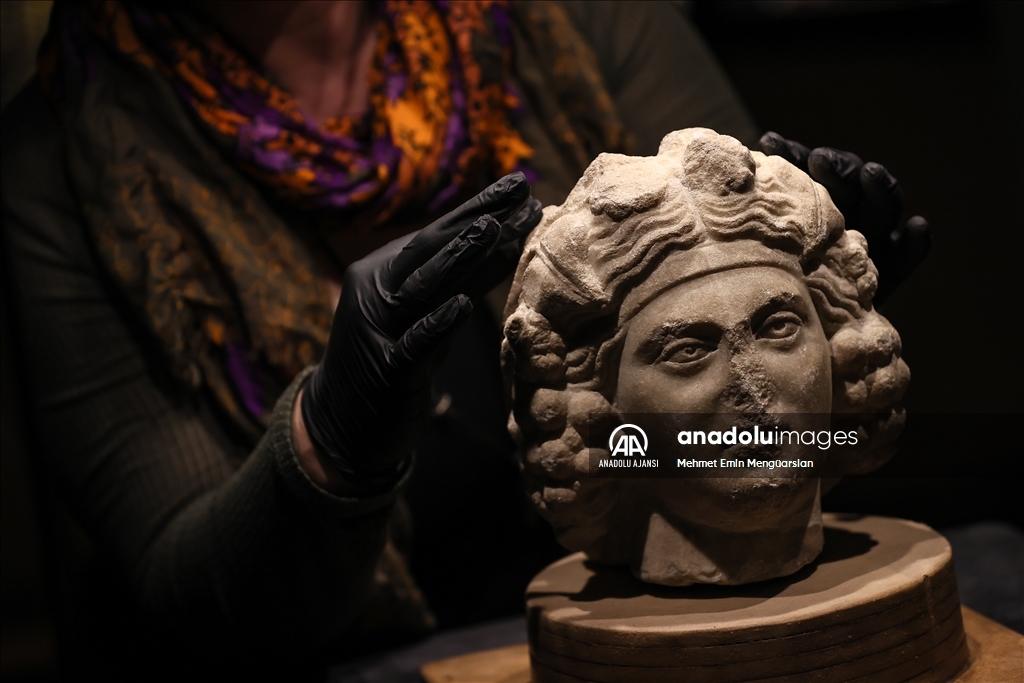 İzmir Arkeoloji Müzesinde Dionysos'a adanan eserler sergilenmeye başlandı