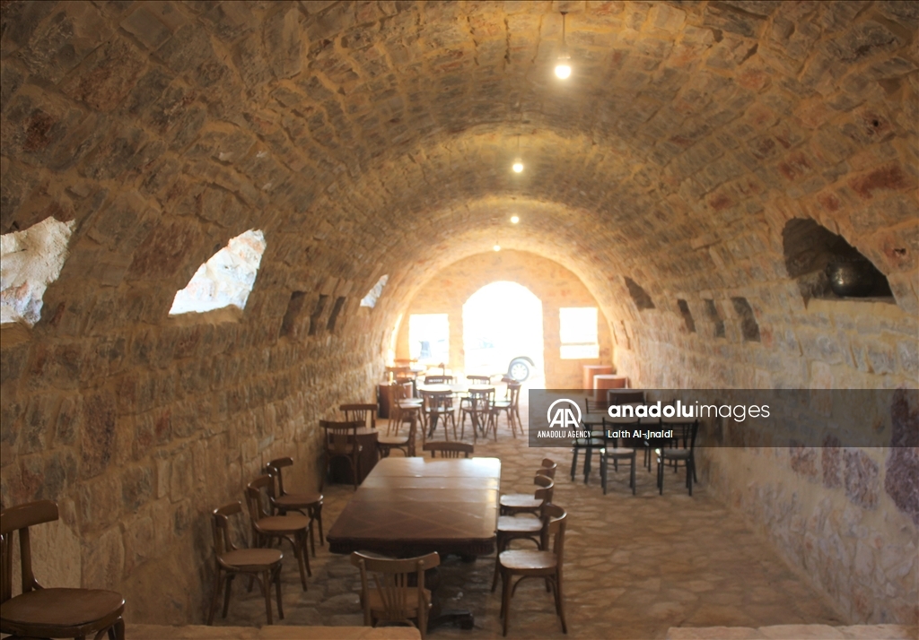 البناء متعدد الأغراض والاستعمالات، وأهم مرافقه وجود قاعات للأفراح وجلسات عائلية وألعاب وملاعب للأطفال