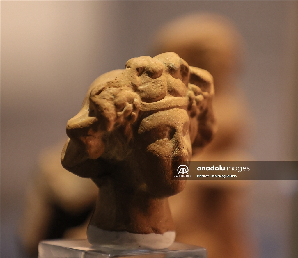 İzmir Arkeoloji Müzesinde Dionysos'a adanan eserler sergilenmeye başlandı