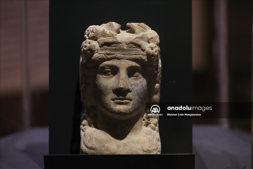 İzmir Arkeoloji Müzesinde Dionysos'a adanan eserler sergilenmeye başlandı
