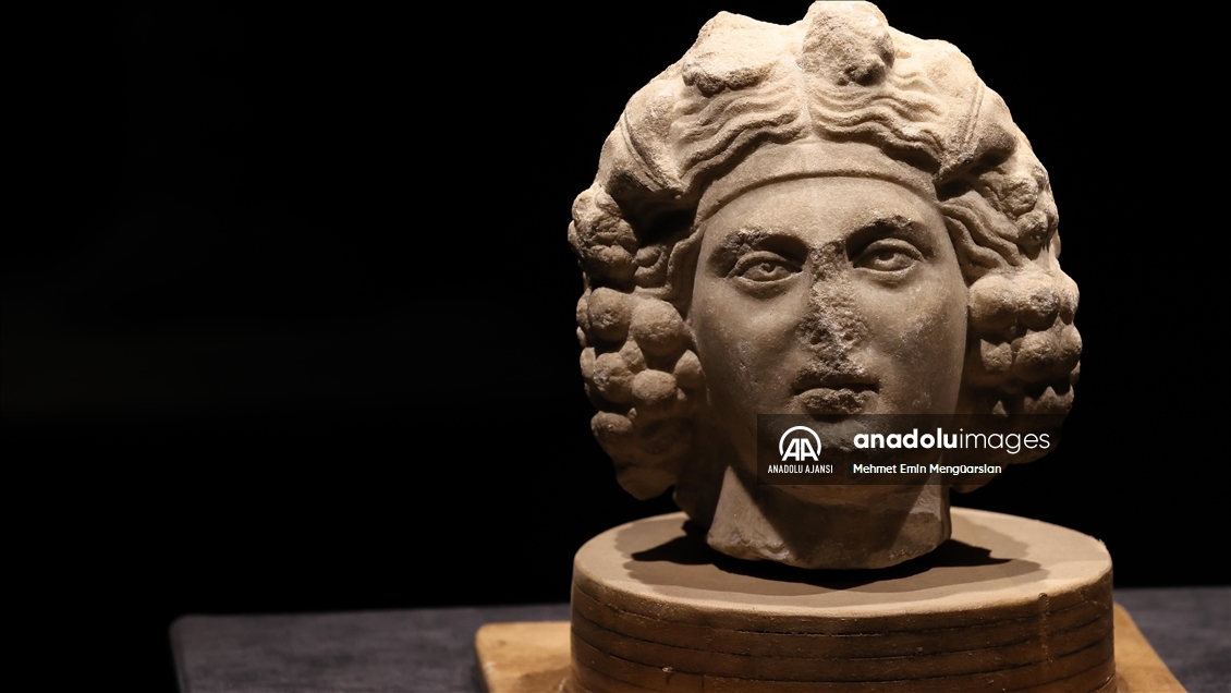 İzmir Arkeoloji Müzesinde Dionysos'a adanan eserler sergilenmeye başlandı