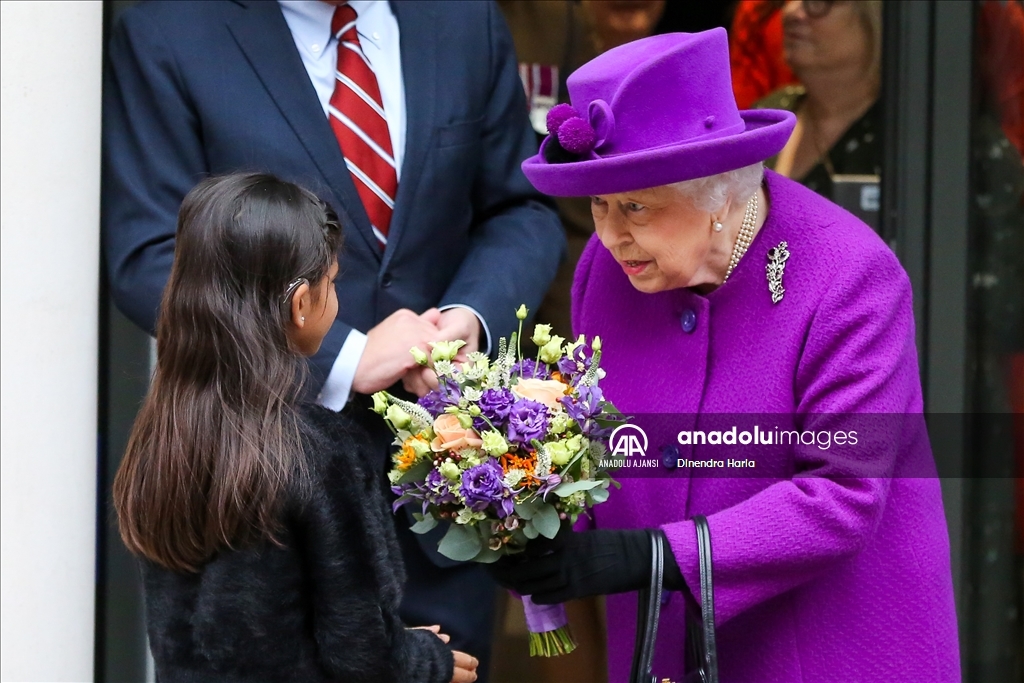 İngiltere Kraliçesi 2. Elizabeth Londra'da hastane açılışına katıldı