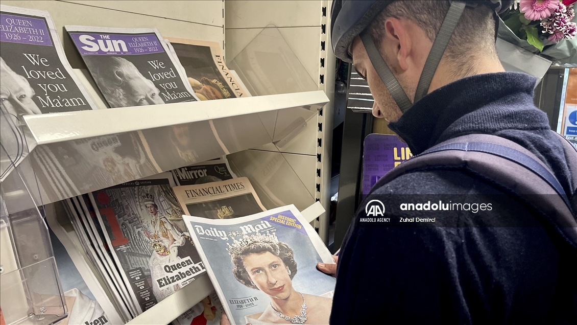 The passing of Queen Elizabeth II hits the headlines of newspapers in United Kingdom