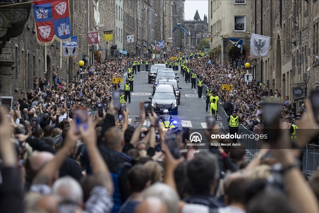 İngiltere Kraliçesi 2. Elizabeth’in cenazesi Edinburgh'a getirildi