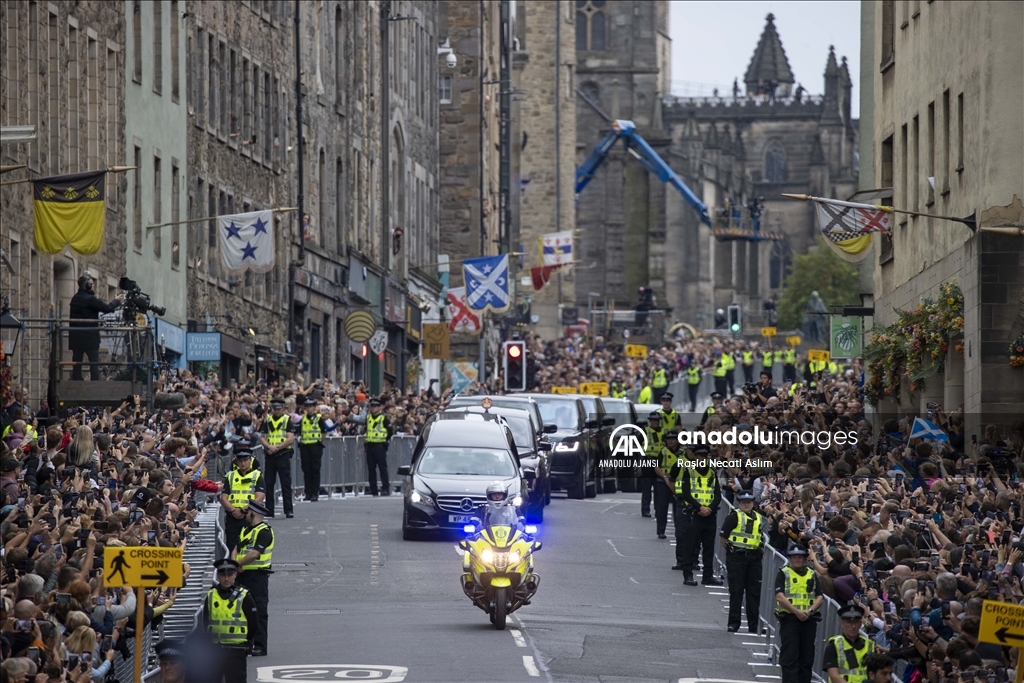 İngiltere Kraliçesi 2. Elizabeth’in cenazesi Edinburgh'a getirildi