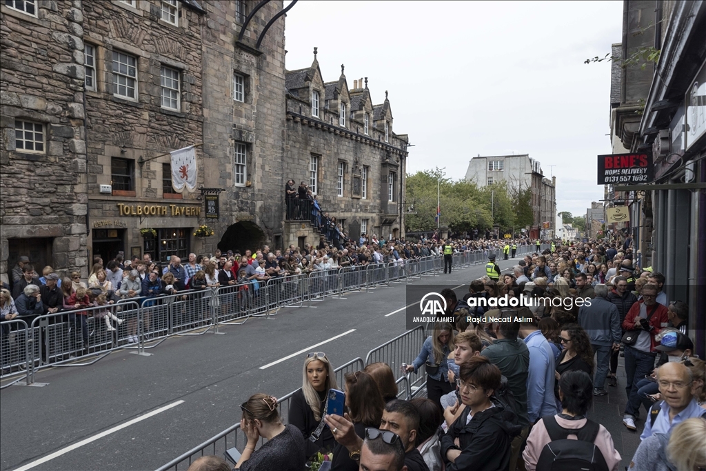 İngiltere Kraliçesi 2. Elizabeth’in cenazesi Edinburgh'a getirildi