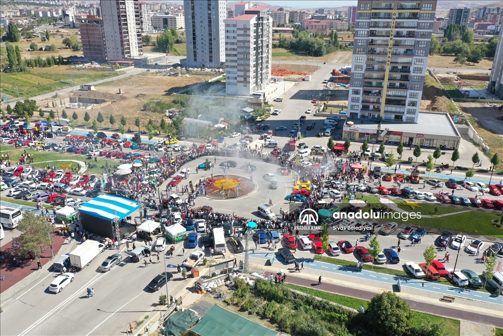 Modifiye araç tutkunları Sivas'ta buluştu