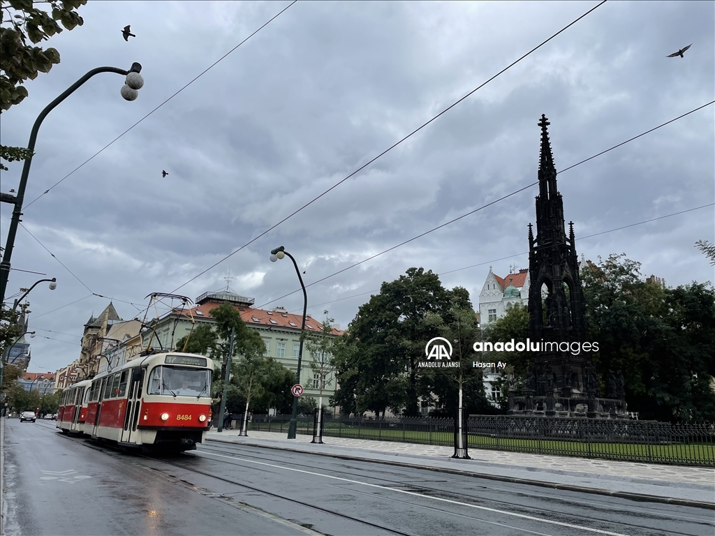 Çekya'nın başkenti Prag tarihi yapılarıyla ziyaretçilerini büyülüyor