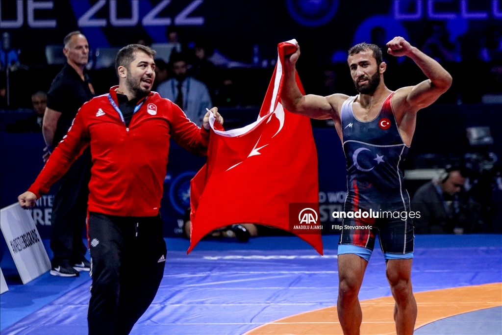 Milli güreşçi Burhan Akbudak, dünya şampiyonu oldu