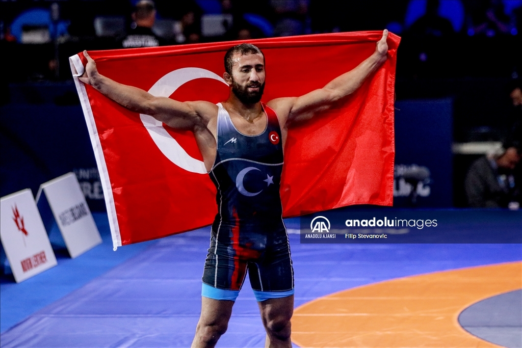 Milli güreşçi Burhan Akbudak, dünya şampiyonu oldu