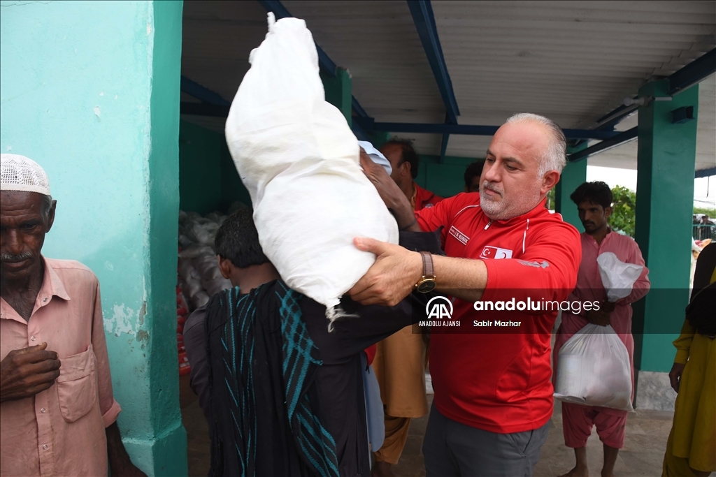 Türk Kızılay Genel Başkanı Kınık, Pakistan'daki yardım çalışmalarını inceledi