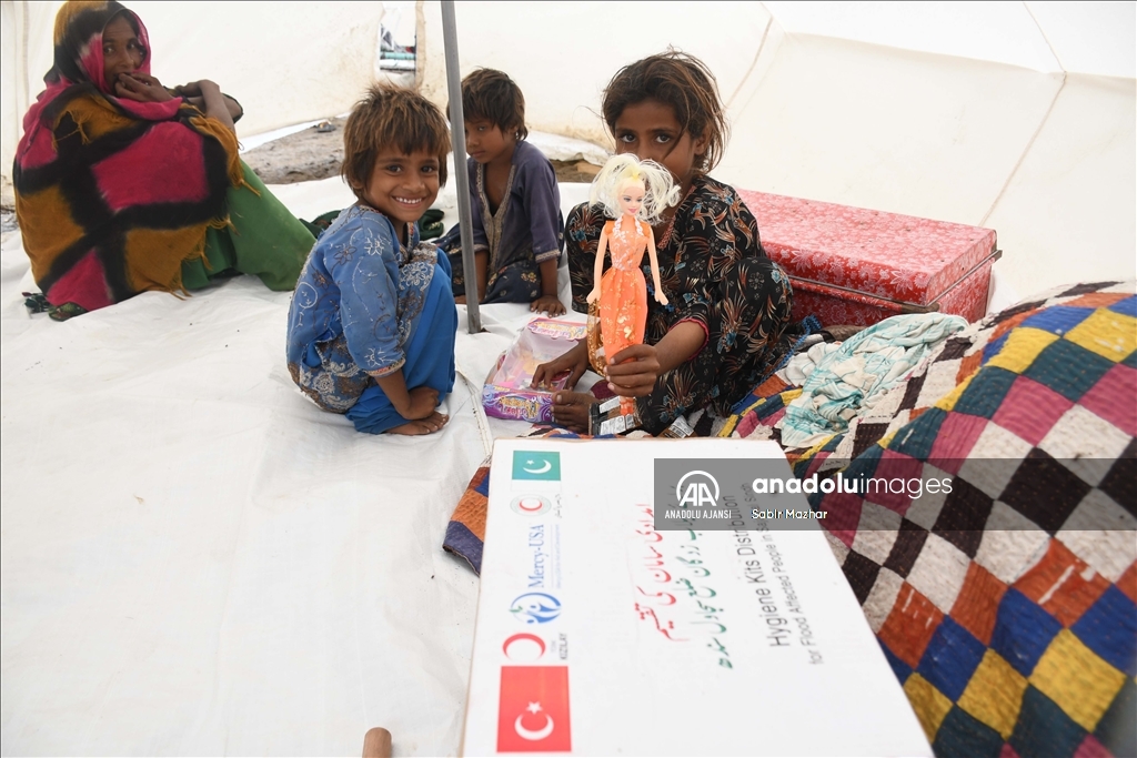 Türk Kızılay Genel Başkanı Kınık, Pakistan'daki yardım çalışmalarını inceledi