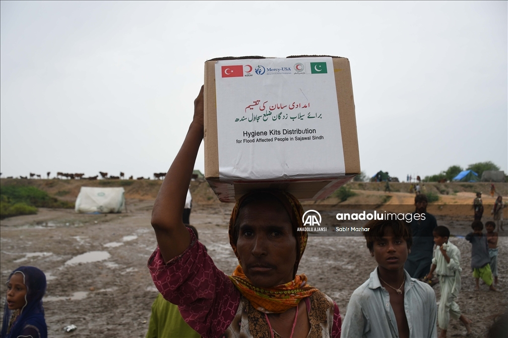 Türk Kızılay Genel Başkanı Kınık, Pakistan'daki yardım çalışmalarını inceledi