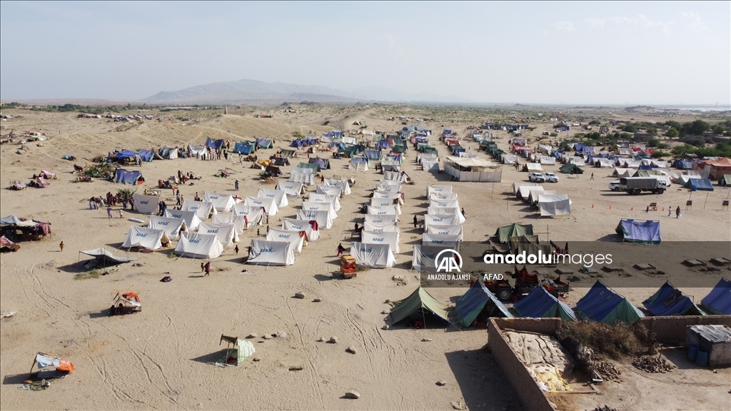 AFAD, sel felaketinin yaşandığı Pakistan'da çadır kamp inşa etmeye başladı