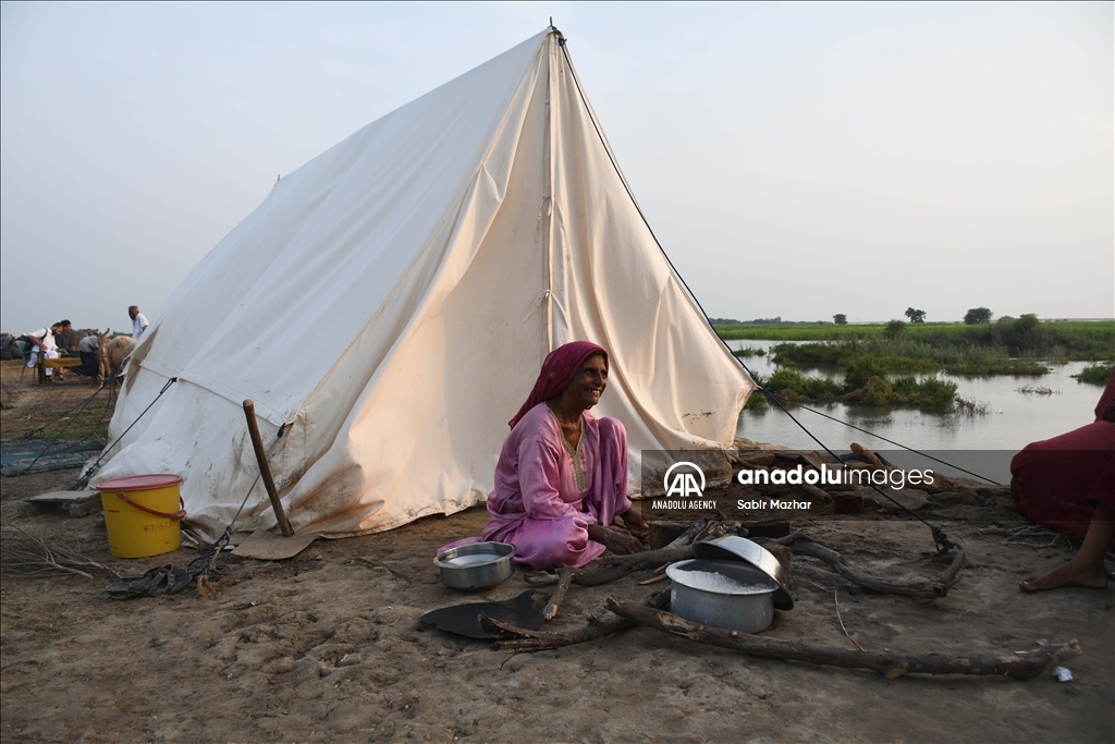 Relief aids delivered following floods in Pakistan