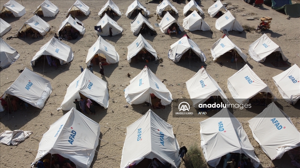 AFAD, sel felaketinin yaşandığı Pakistan'da çadır kamp inşa etmeye başladı