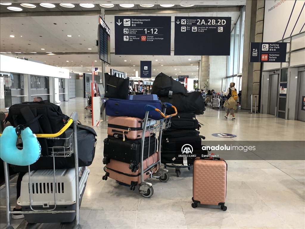 Fransa'da hava trafik kontrolörlerinin grevi nedeniyle çok sayıda sefer iptal edildi