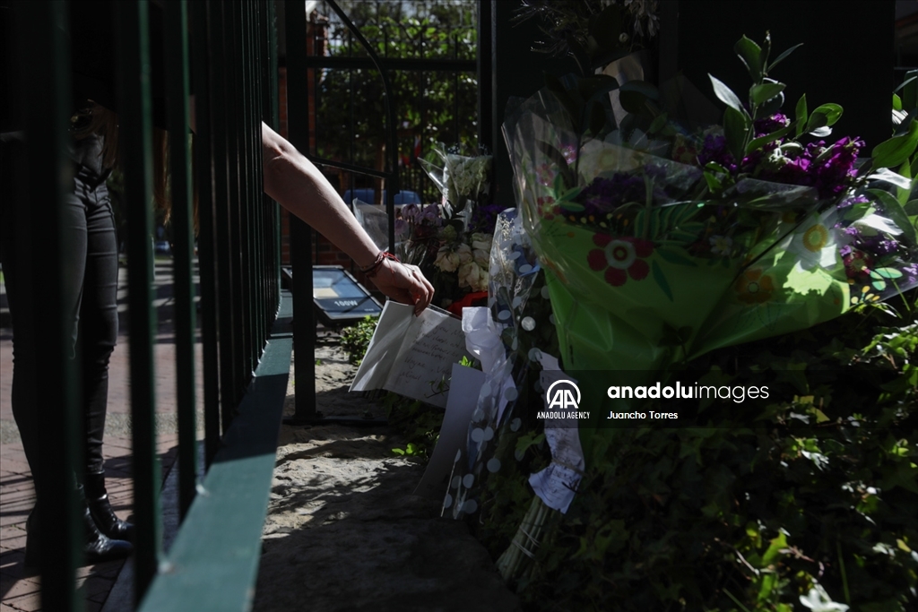 Colombianos rinden homenaje a la reina Isabel