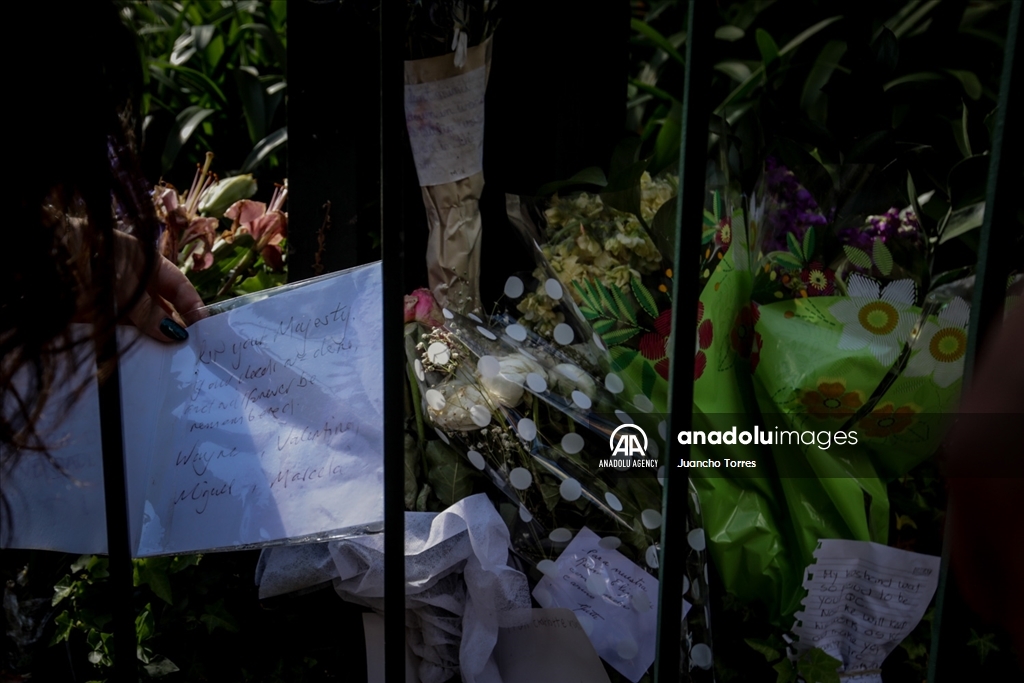 Colombianos rinden homenaje a la reina Isabel