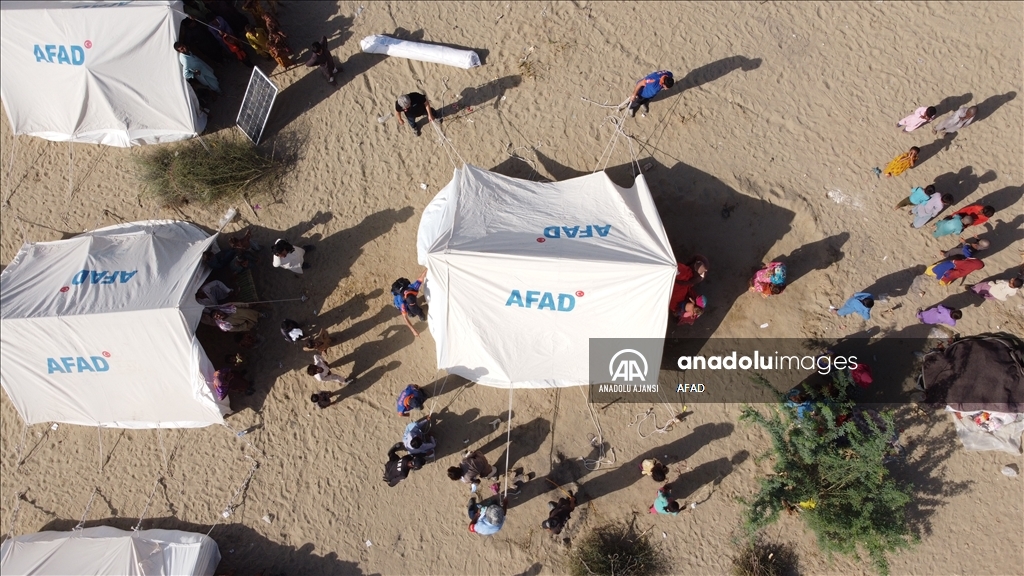 AFAD, sel felaketinin yaşandığı Pakistan'da çadır kamp inşa etmeye başladı