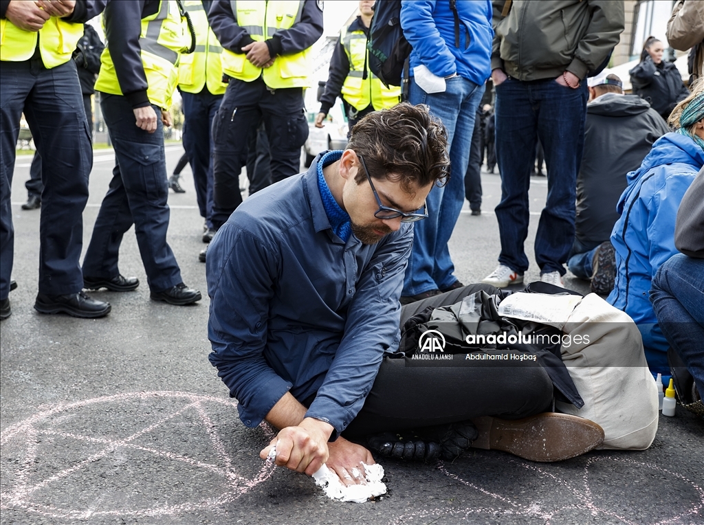 Berlin'de çevreciler, hükümetin iklim politikasını protesto etti