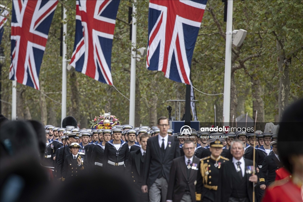 Kraliçe 2. Elizabeth'in resmi cenaze töreni yapıldı
