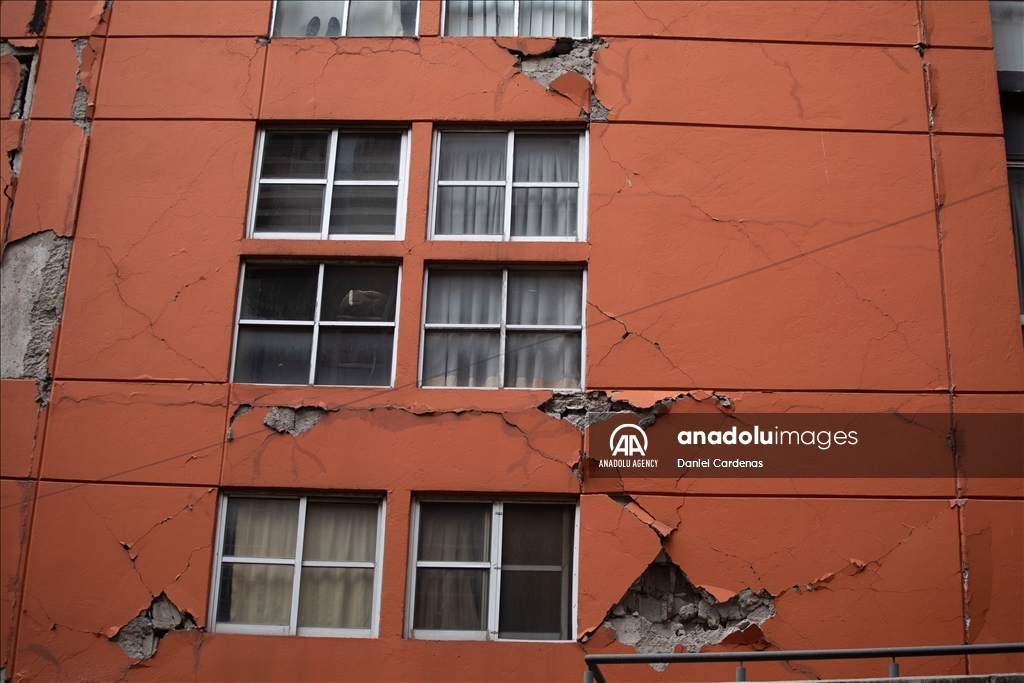  7.6 magnitude earthquake shakes Mexico 