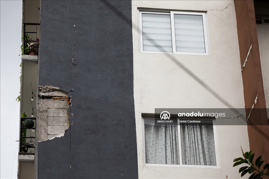  7.6 magnitude earthquake shakes Mexico 