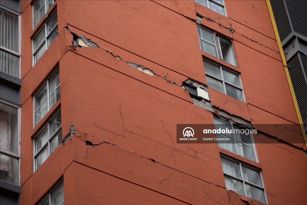  7.6 magnitude earthquake shakes Mexico 