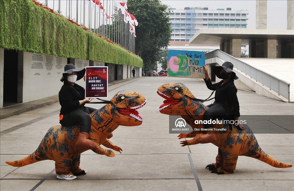 Aktivis lingkungan gelar aksi kreatif "Global Climate Strike”