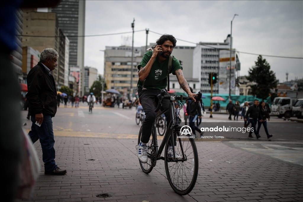 Bogota sakinleri "arabasız" şehrin tadını çıkarttı
