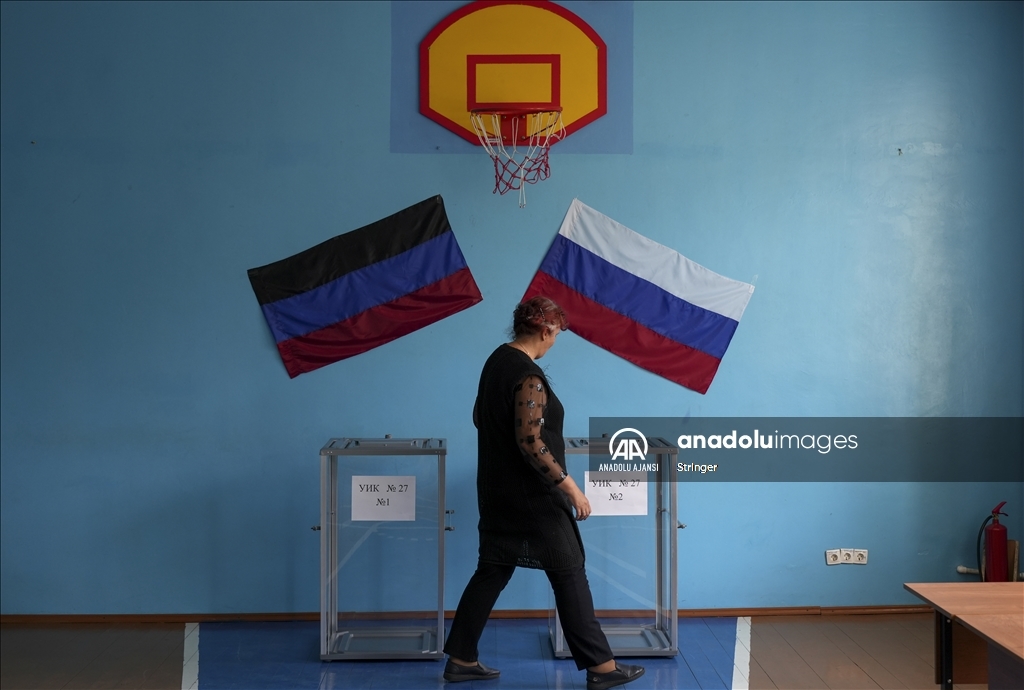 Ukrayna’daki ayrılıkçı yönetimler Rusya’ya katılmak için referandum düzenliyor