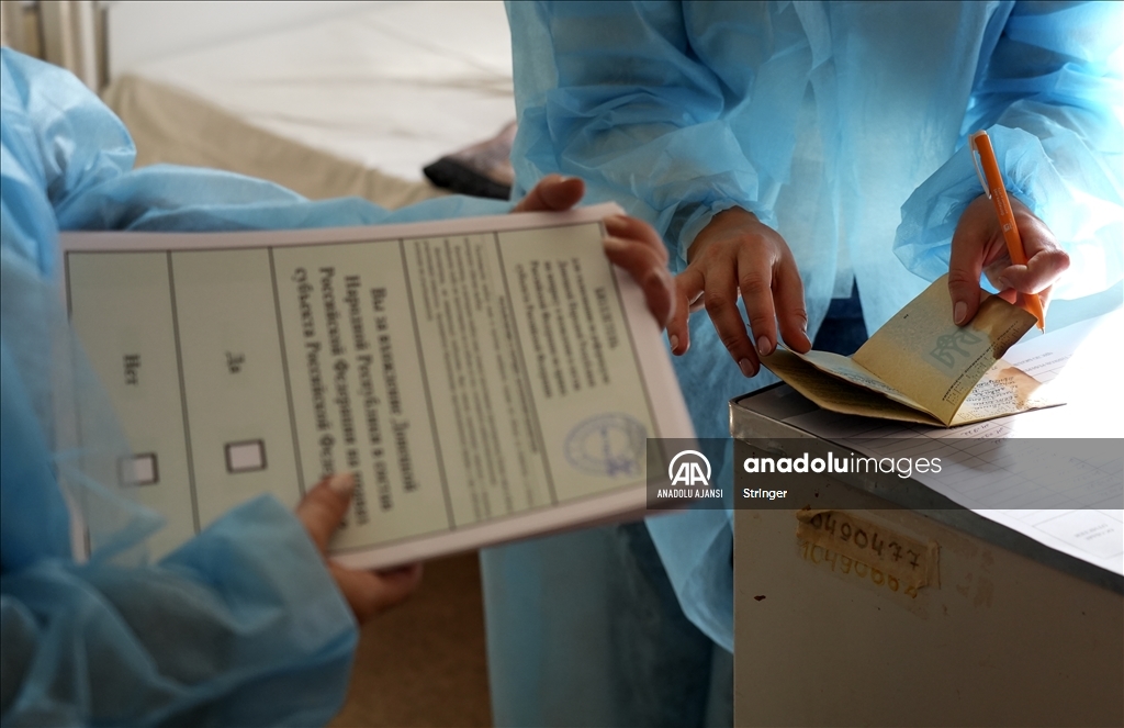 Ukrayna’daki ayrılıkçı yönetimler Rusya’ya katılmak için referandum düzenliyor