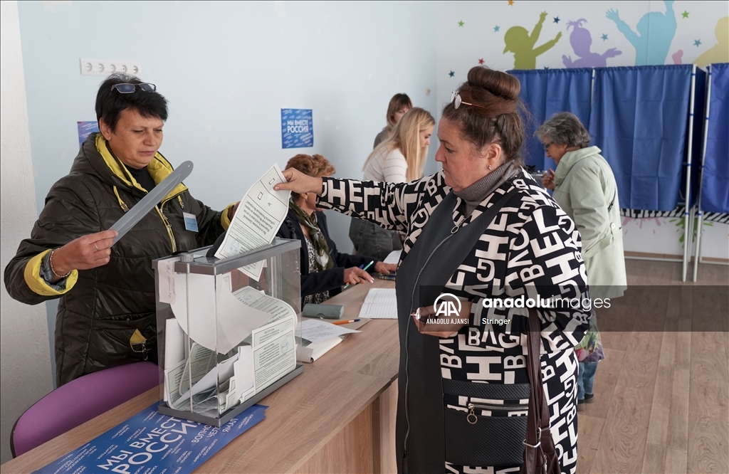 Ukrayna’daki ayrılıkçı yönetimler Rusya’ya katılmak için referandum düzenliyor