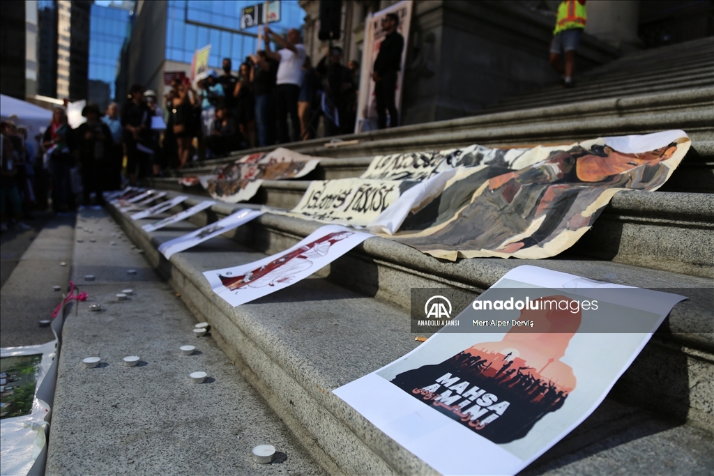 İranlı Mahsa Emini'nin ölümü Kanada'da protesto edildi
