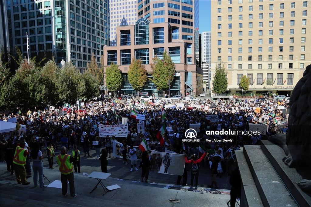 İranlı Mahsa Emini'nin ölümü Kanada'da protesto edildi
